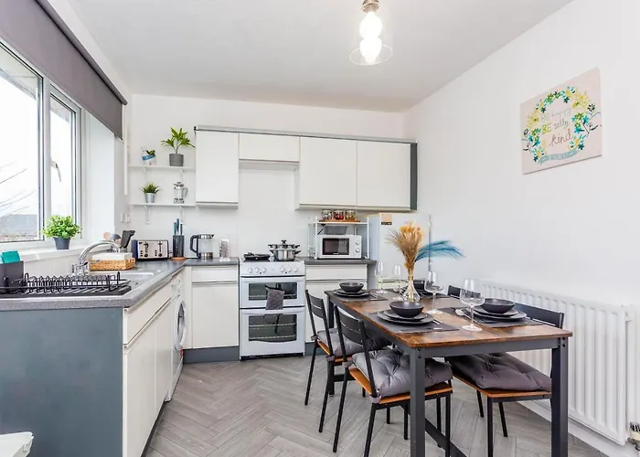 New Large 2 Bed Entire Apartment Near Newcastle Upon Tyne With Free Parking
