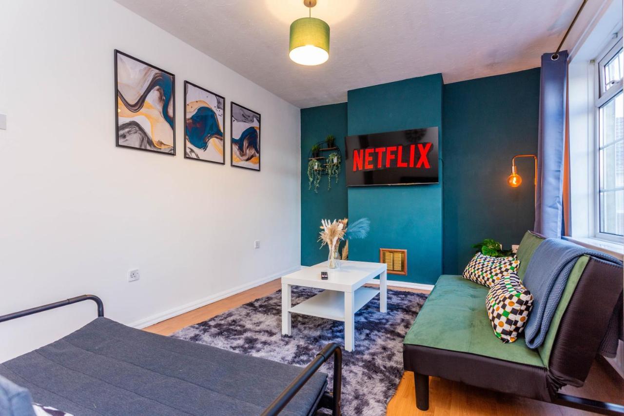Апартаменты New Large 2 Bed Entire Near With Free Parking *