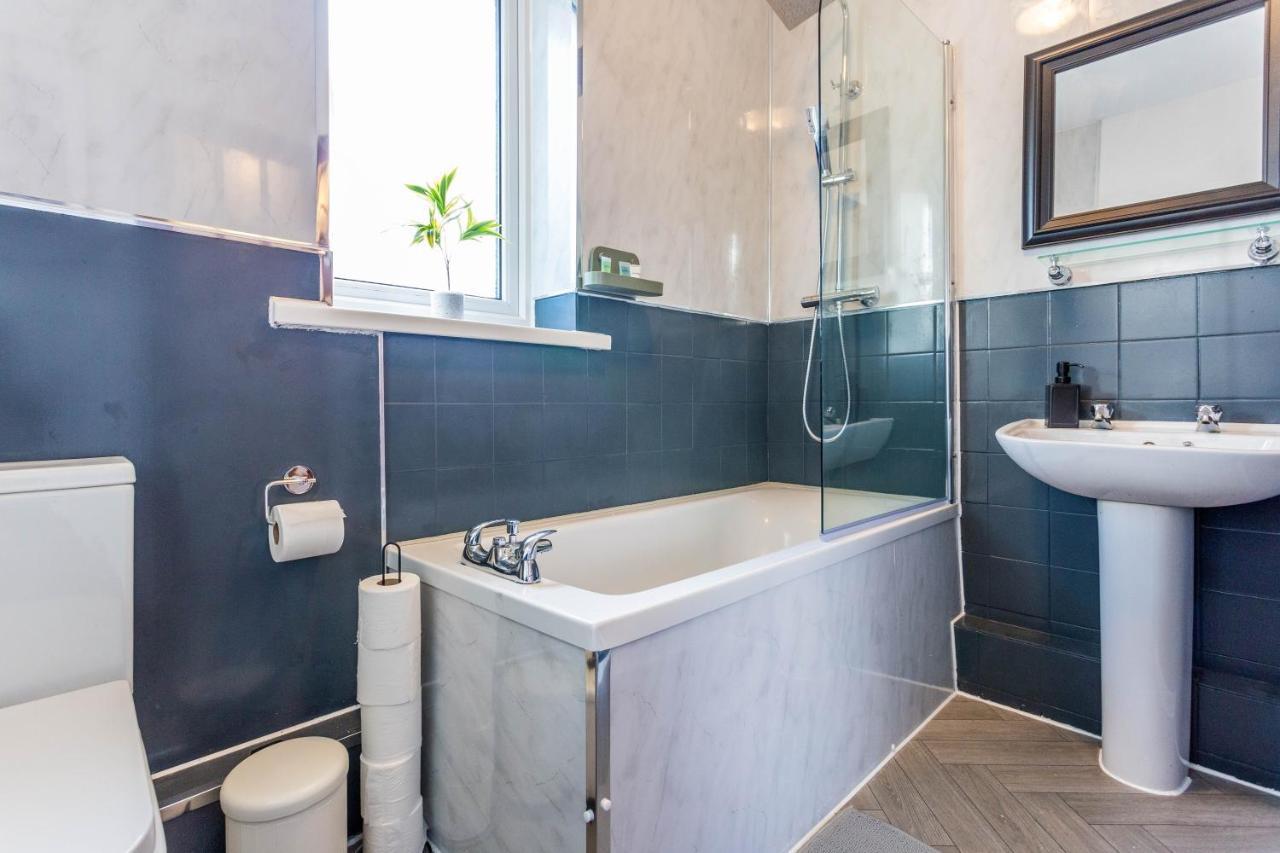 Апартаменты New Large 2 Bed Entire Near With Free Parking Ньюкасл-апон-Тайн