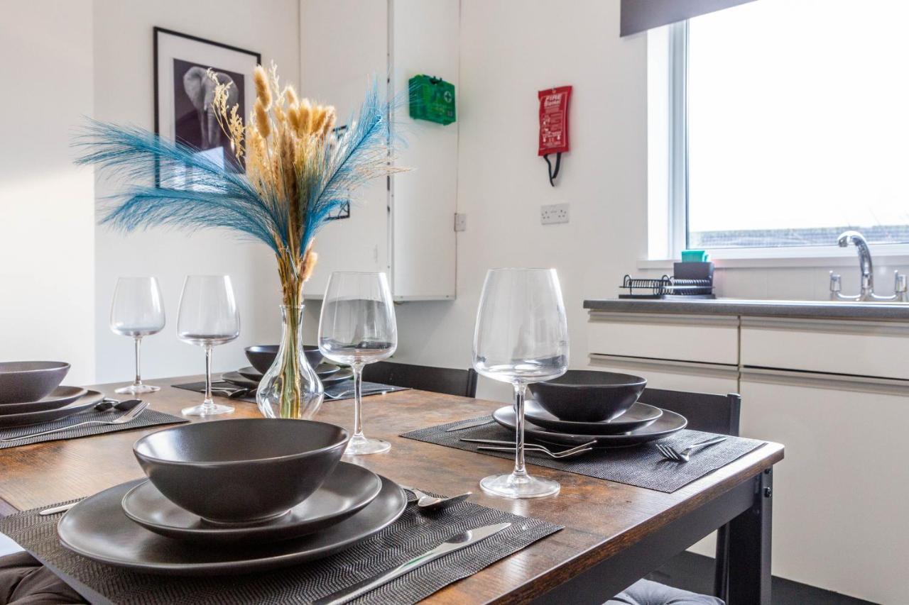 Апартаменты New Large 2 Bed Entire Near With Free Parking Ньюкасл-апон-Тайн