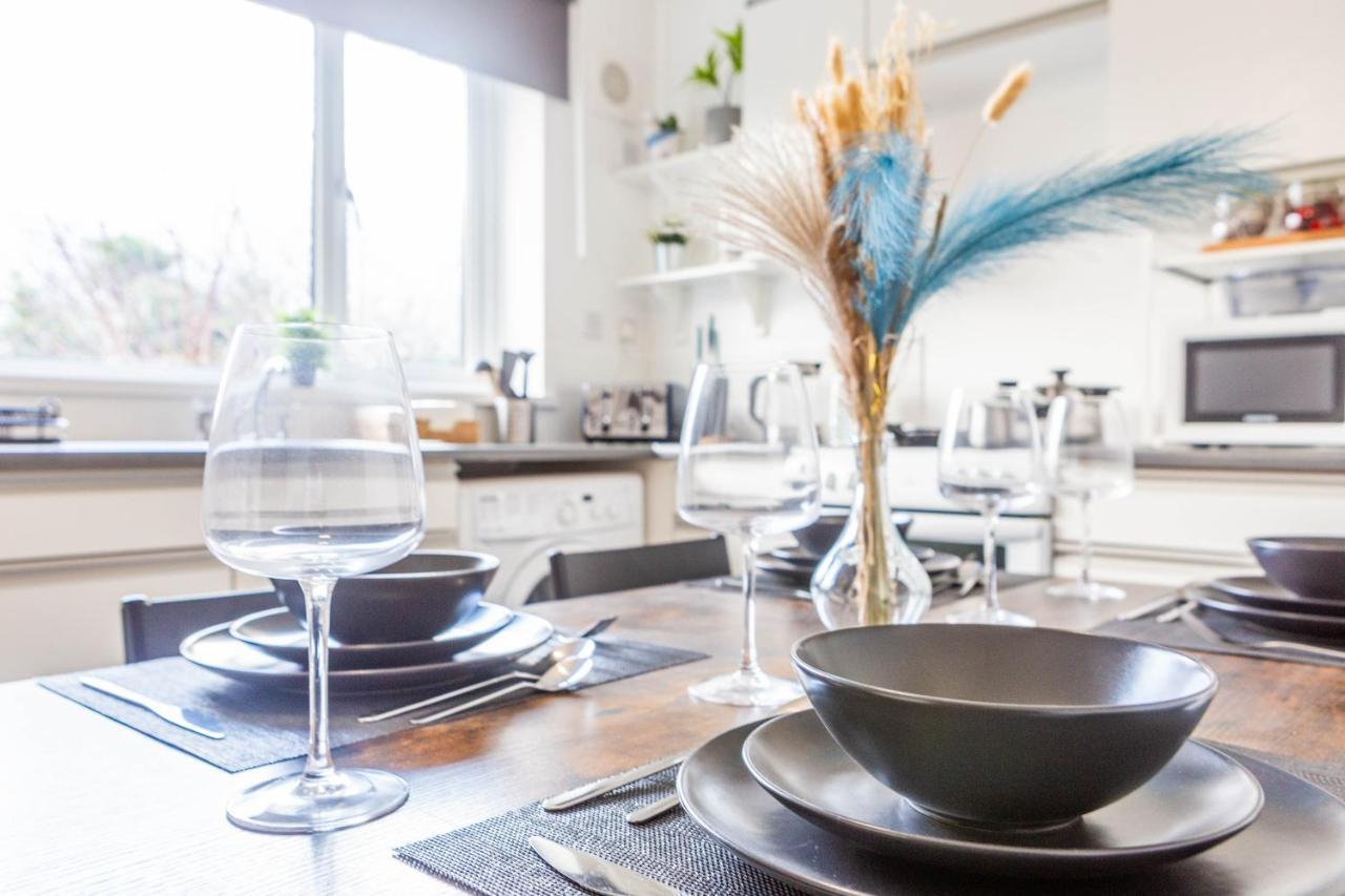 Апартаменты New Large 2 Bed Entire Near With Free Parking Ньюкасл-апон-Тайн
